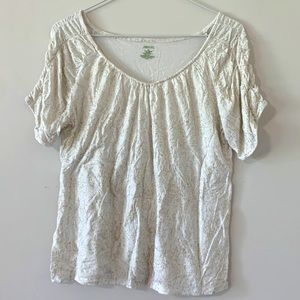 Womens t-shirt Size M. White with gold sparkle. Jennifer Lopez brand